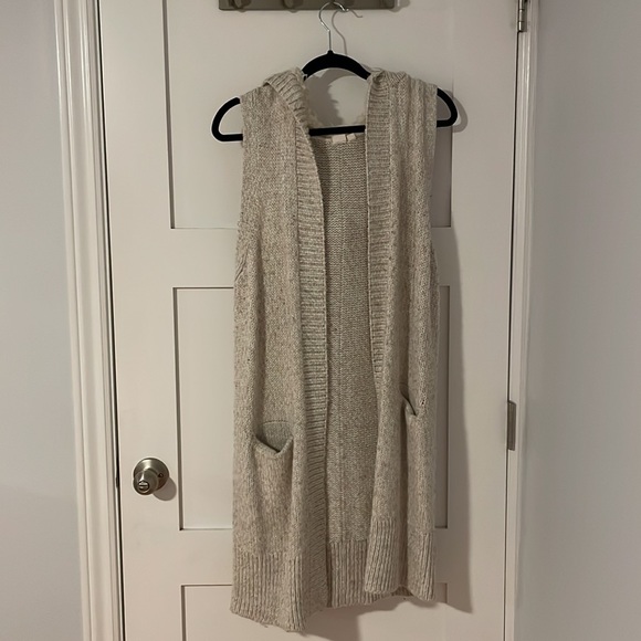 Gap Large Knit Sweater Vest. - Picture 3 of 3